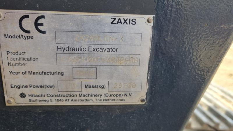 Hitachi ZX280 - Lánctalpas kotró: 5 kép. Hitachi ZX280 - Lánctalpas kotró: 5 kép.