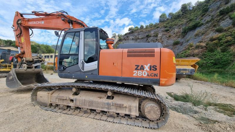 Hitachi ZX280 - Lánctalpas kotró: 2 kép. Hitachi ZX280 - Lánctalpas kotró: 2 kép.