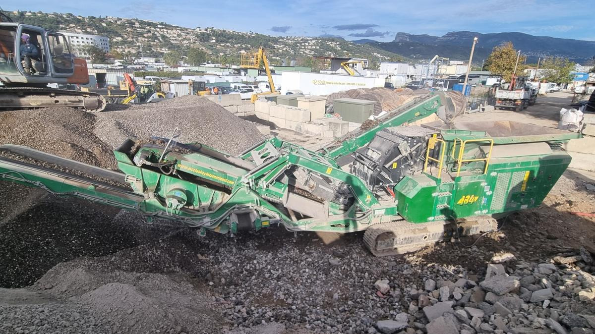 McCloskey I34R - Röpítő törő: 2 kép. McCloskey I34R - Röpítő törő: 2 kép.