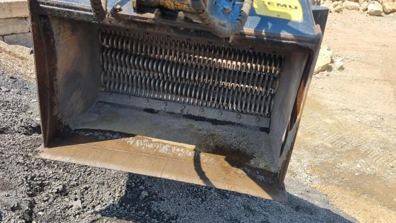 REMU POUR PELLE 15T - Kőválogató kanál - Építőipari gépek: 1 kép. REMU POUR PELLE 15T - Kőválogató kanál - Építőipari gépek: 1 kép.
