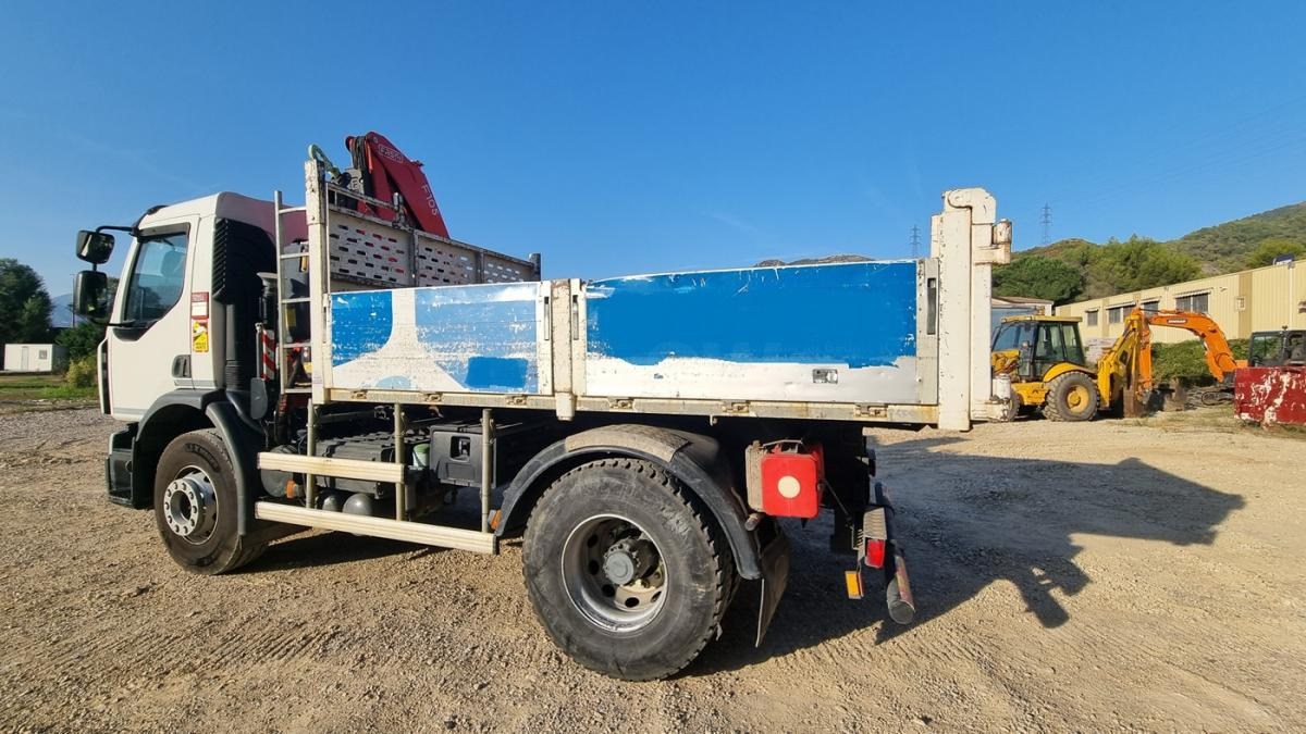 RENAULT C320 - Billenőplatós teherautó: 3 kép. RENAULT C320 - Billenőplatós teherautó: 3 kép.