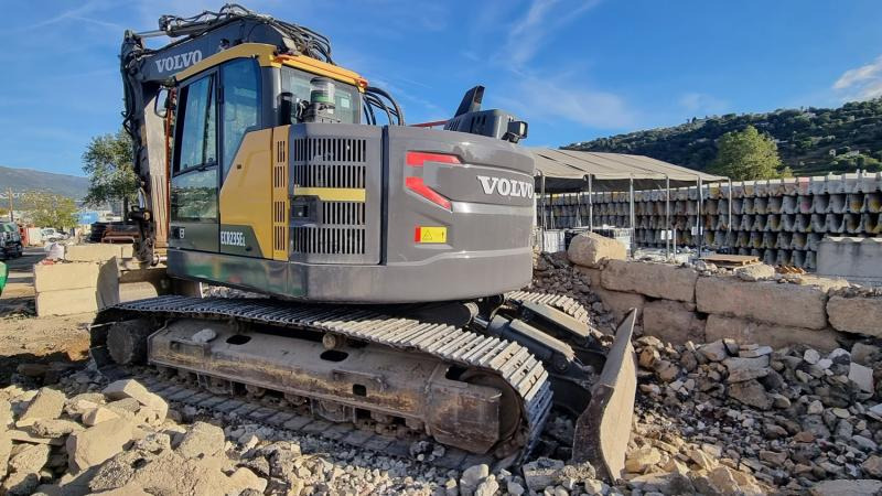 Volvo ecr235 - Lánctalpas kotró: 2 kép. Volvo ecr235 - Lánctalpas kotró: 2 kép.