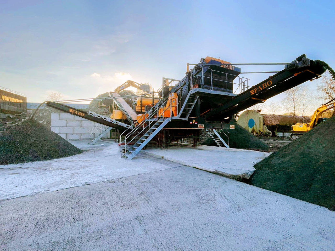 FABO Conveyor belt - Futószalag: 2 kép. FABO Conveyor belt - Futószalag: 2 kép.