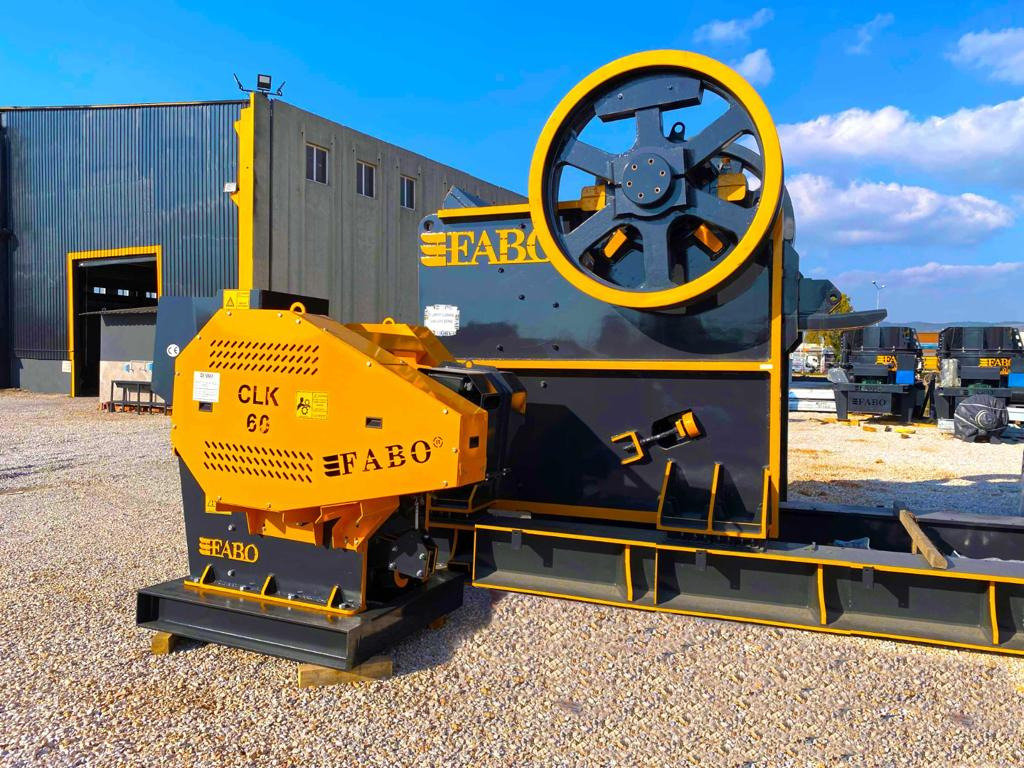 FABO Jaw crusher - Pofás törő: 1 kép. FABO Jaw crusher - Pofás törő: 1 kép.