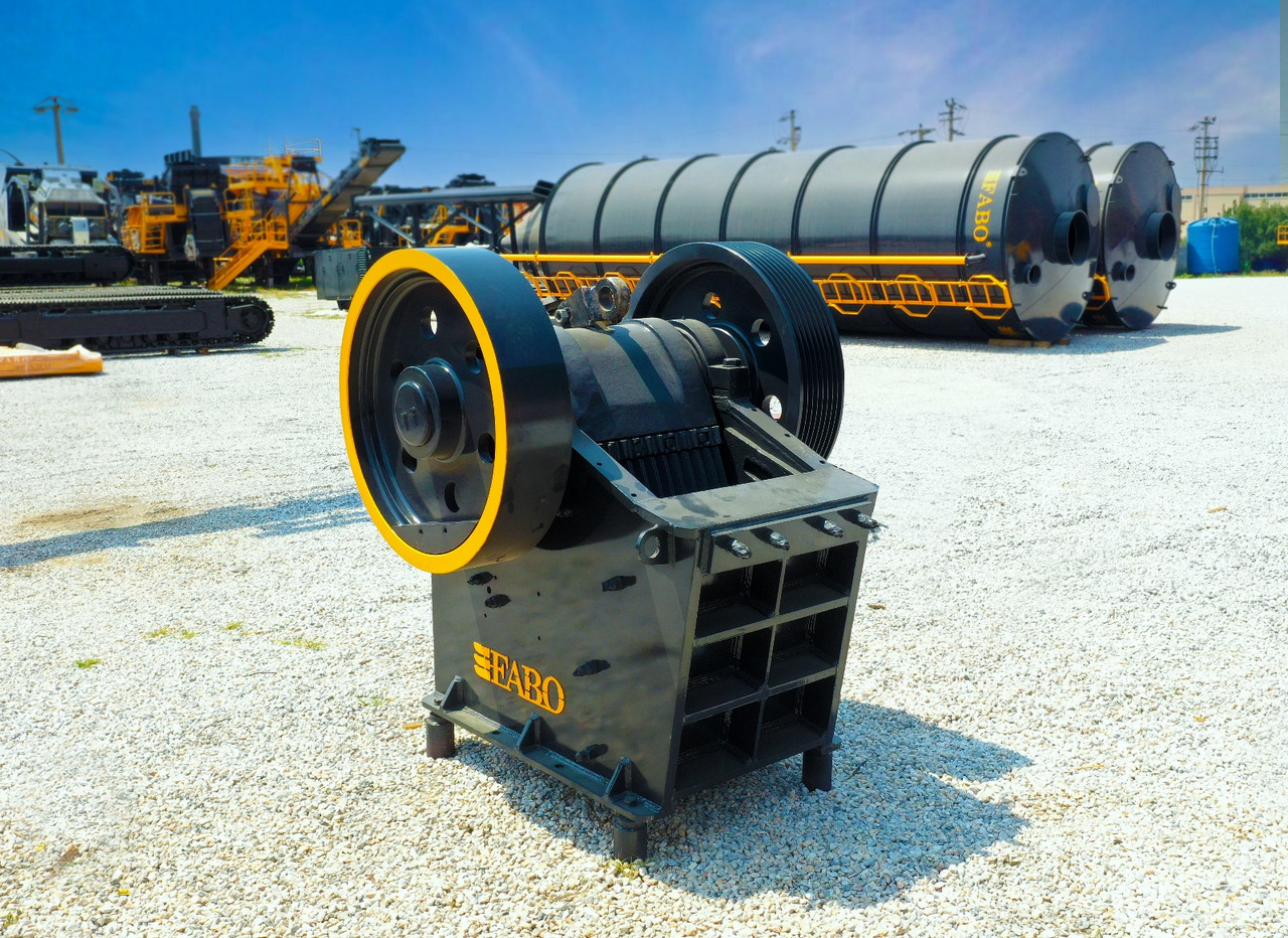 FABO Jaw crusher - Pofás törő: 1 kép. FABO Jaw crusher - Pofás törő: 1 kép.
