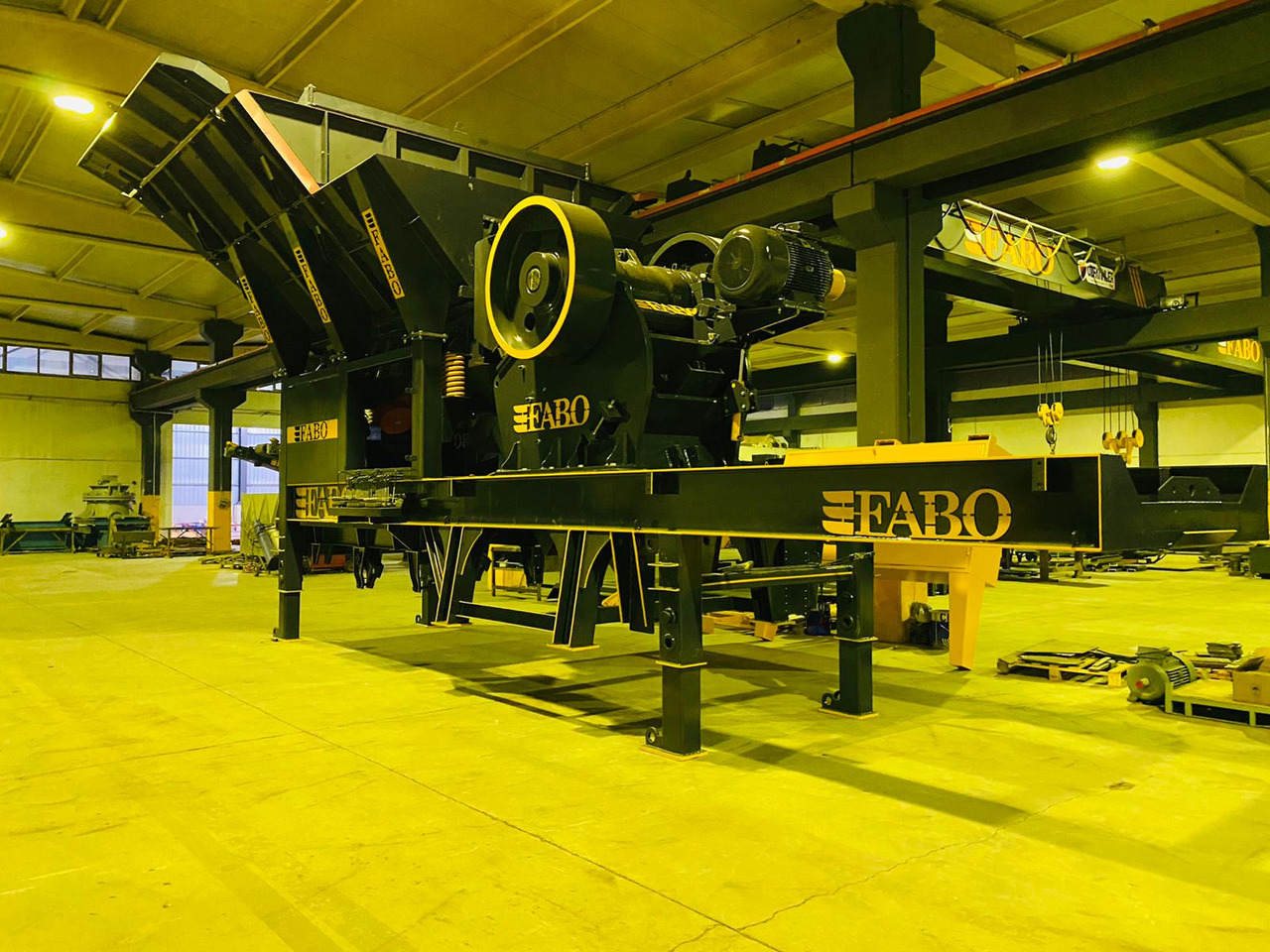 FABO Mobile crusher - Mobil törőgép: 4 kép. FABO Mobile crusher - Mobil törőgép: 4 kép.