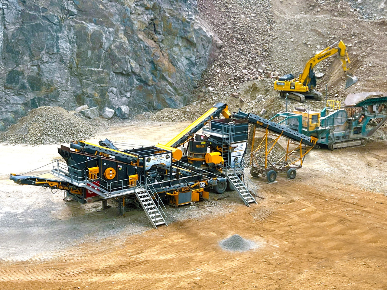FABO Mobile crusher - Mobil törőgép: 3 kép. FABO Mobile crusher - Mobil törőgép: 3 kép.