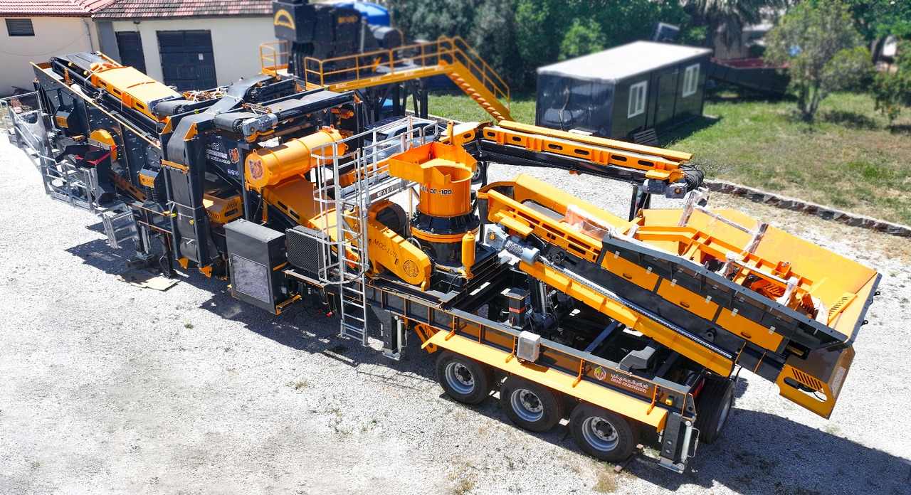 FABO Mobile crusher - Mobil törőgép: 2 kép. FABO Mobile crusher - Mobil törőgép: 2 kép.