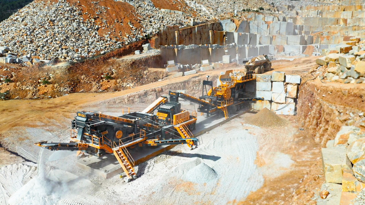 FABO Mobile crusher - Mobil törőgép: 3 kép. FABO Mobile crusher - Mobil törőgép: 3 kép.