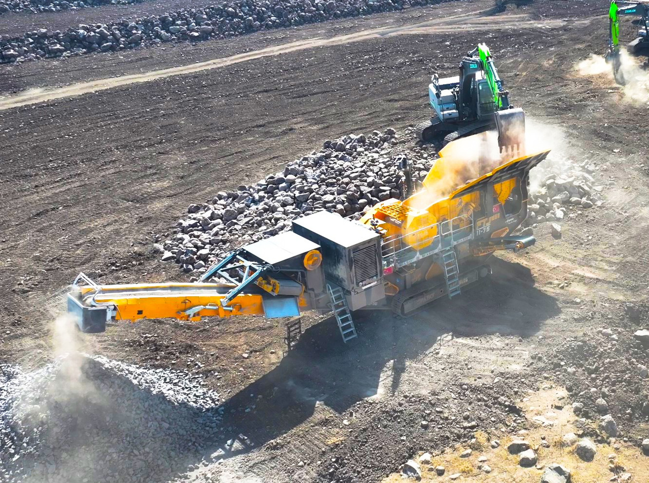FABO Mobile crusher - Mobil törőgép: 3 kép. FABO Mobile crusher - Mobil törőgép: 3 kép.