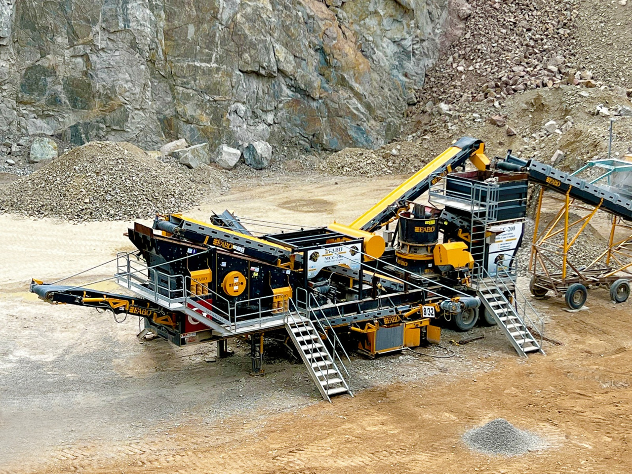 FABO Mobile crusher - Mobil törőgép: 4 kép. FABO Mobile crusher - Mobil törőgép: 4 kép.