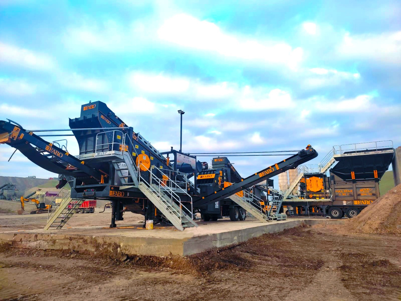 FABO Mobile crusher - Mobil törőgép: 4 kép. FABO Mobile crusher - Mobil törőgép: 4 kép.