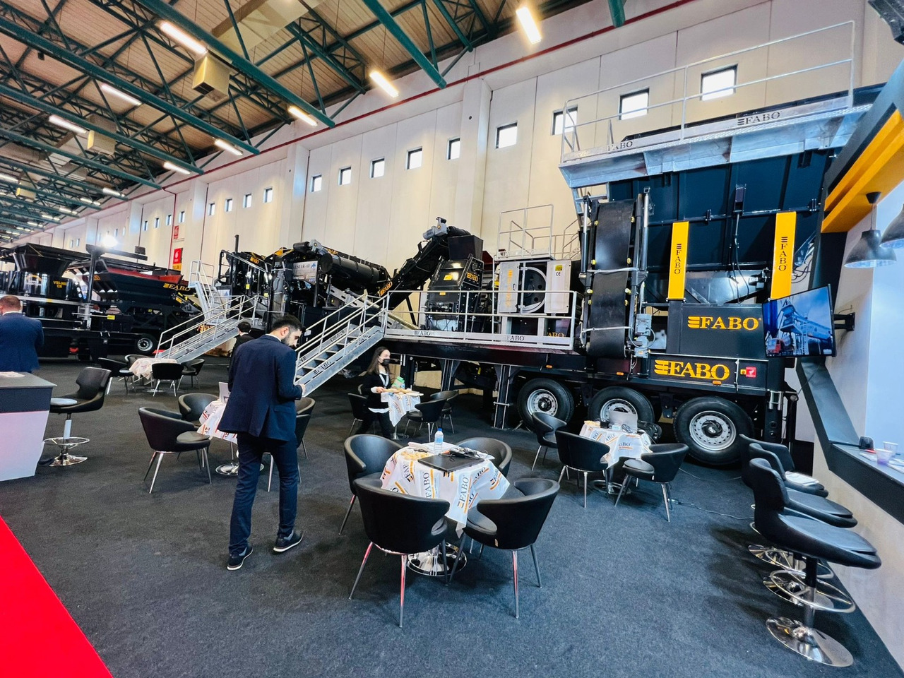 FABO Mobile crusher - Mobil törőgép: 2 kép. FABO Mobile crusher - Mobil törőgép: 2 kép.