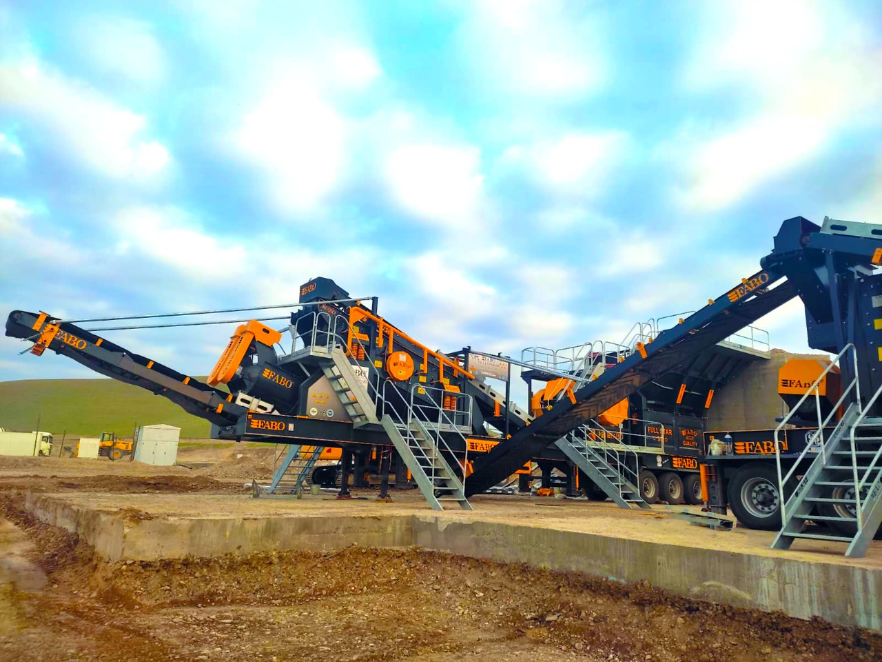 FABO Mobile crusher - Mobil törőgép: 3 kép. FABO Mobile crusher - Mobil törőgép: 3 kép.