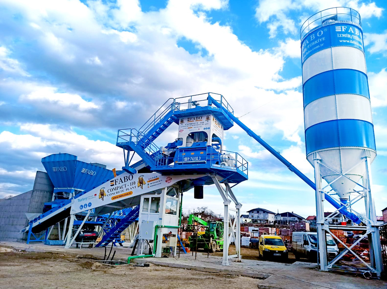 FABO compact concrete plant - Betonüzem: 2 kép. FABO compact concrete plant - Betonüzem: 2 kép.