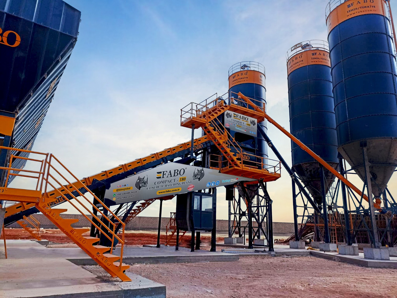 FABO compact concrete plant - Betonüzem: 5 kép. FABO compact concrete plant - Betonüzem: 5 kép.