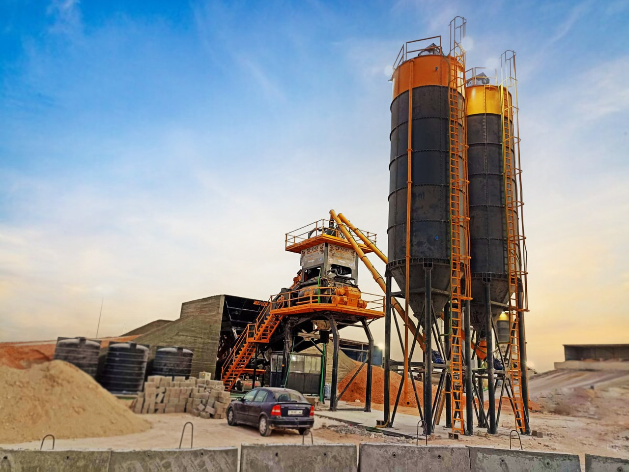 FABO compact concrete plant - Betonüzem: 4 kép. FABO compact concrete plant - Betonüzem: 4 kép.