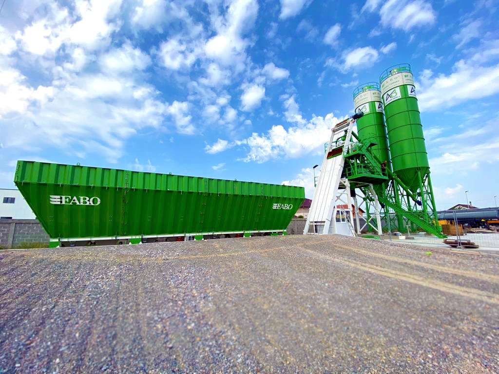 FABO compact concrete plant - Betonüzem: 2 kép. FABO compact concrete plant - Betonüzem: 2 kép.