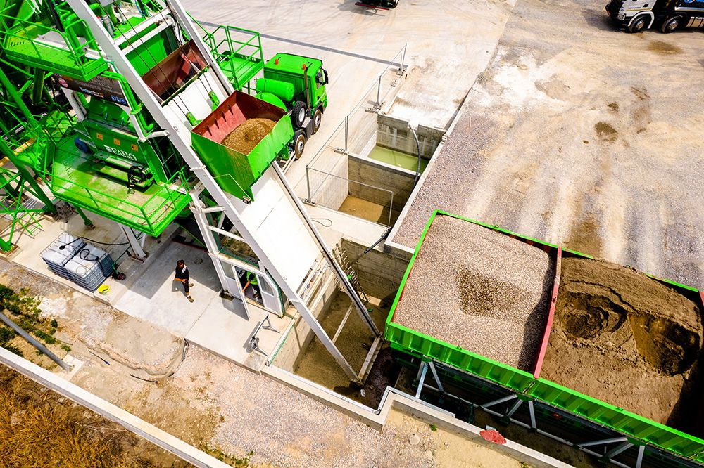 FABO compact concrete plant - Betonüzem: 5 kép. FABO compact concrete plant - Betonüzem: 5 kép.