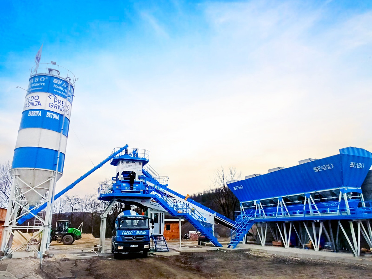 FABO compact concrete plant - Betonüzem: 1 kép. FABO compact concrete plant - Betonüzem: 1 kép.