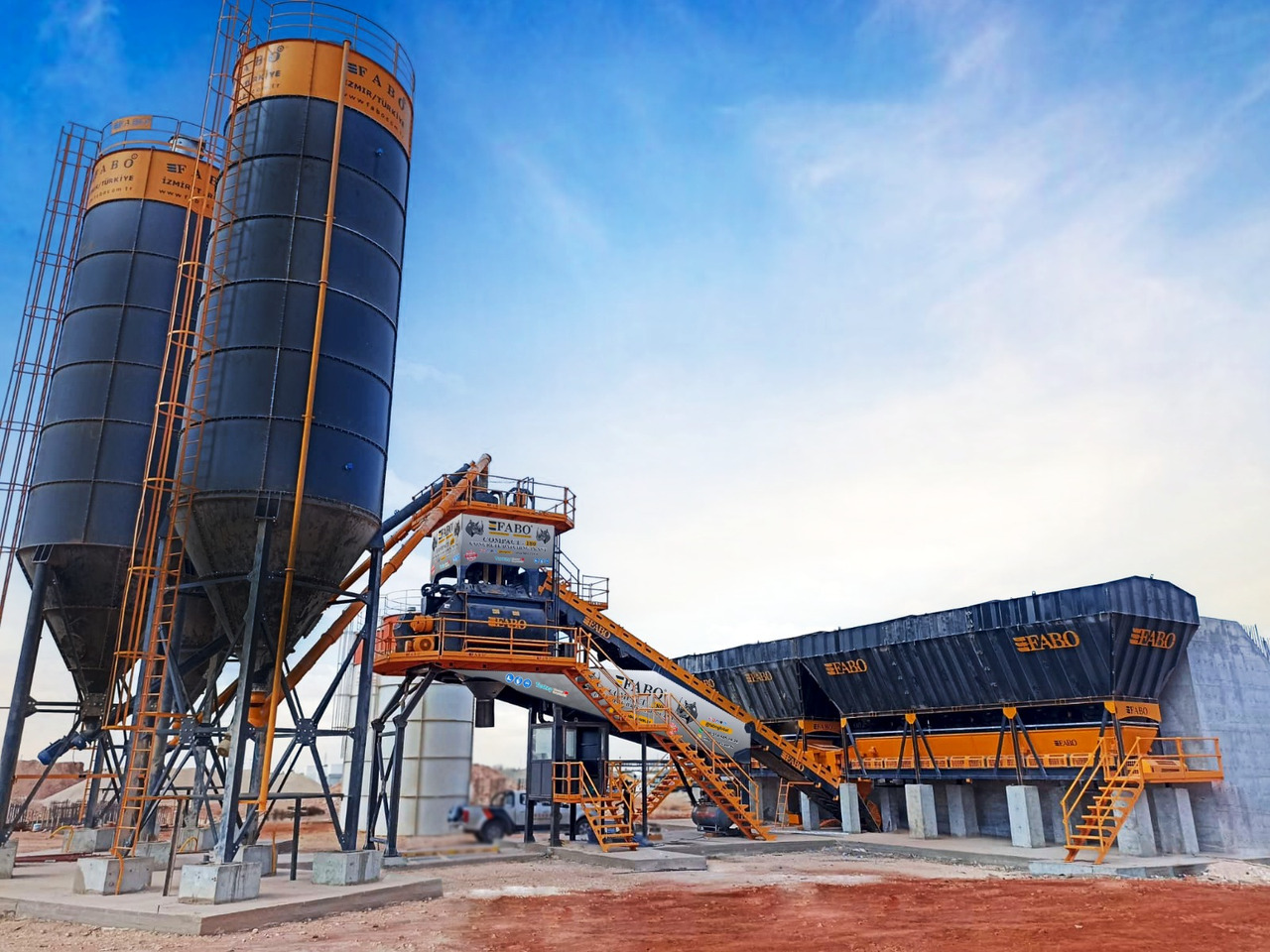 FABO compact concrete plant - Betonüzem: 1 kép. FABO compact concrete plant - Betonüzem: 1 kép.
