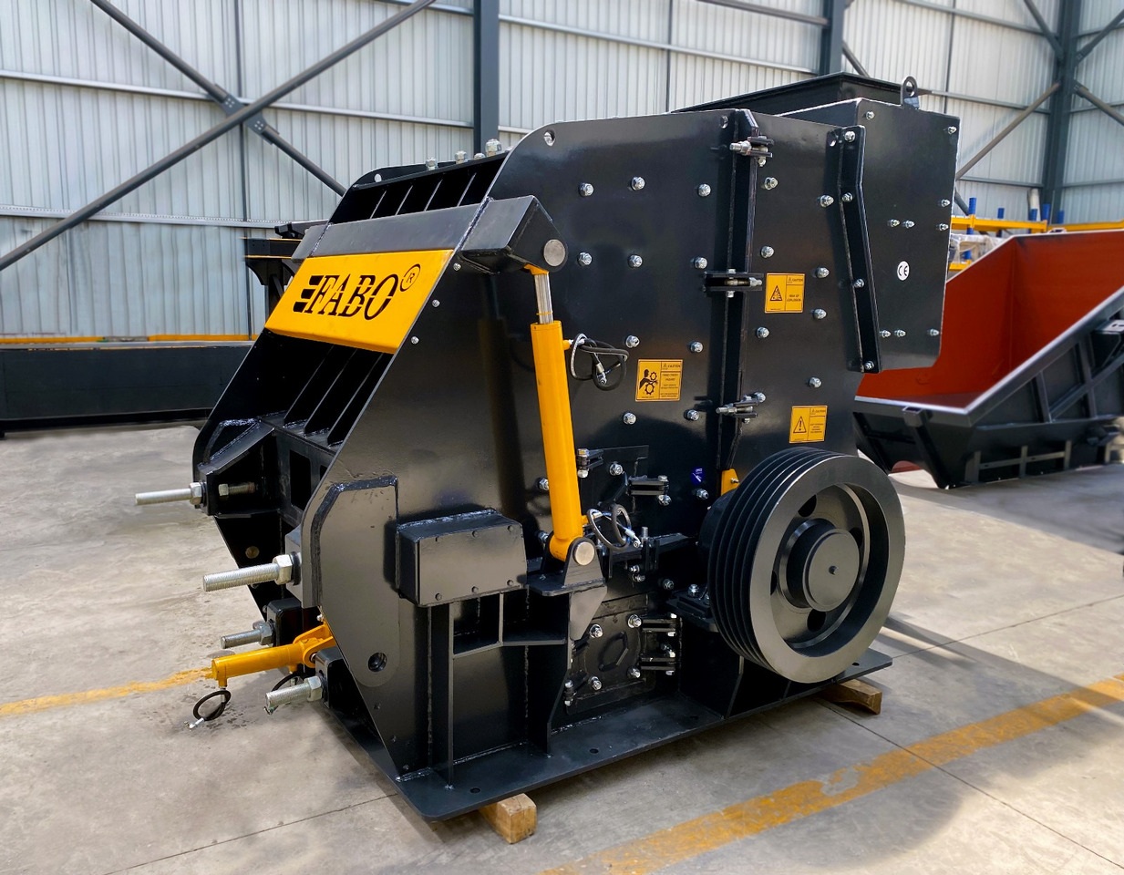 FABO impact crusher - Röpítő törő: 5 kép. FABO impact crusher - Röpítő törő: 5 kép.