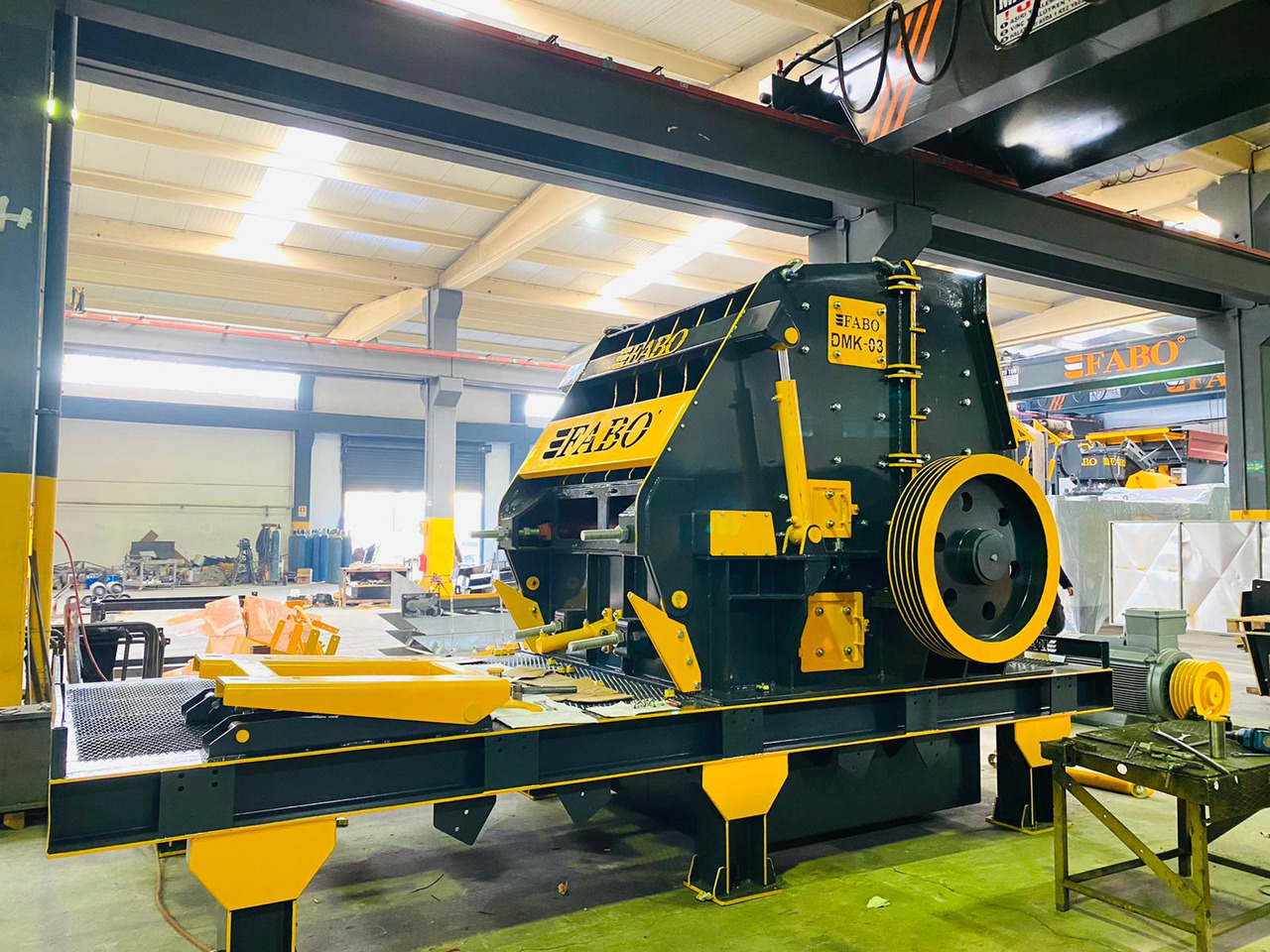 FABO impact crusher - Röpítő törő: 3 kép. FABO impact crusher - Röpítő törő: 3 kép.