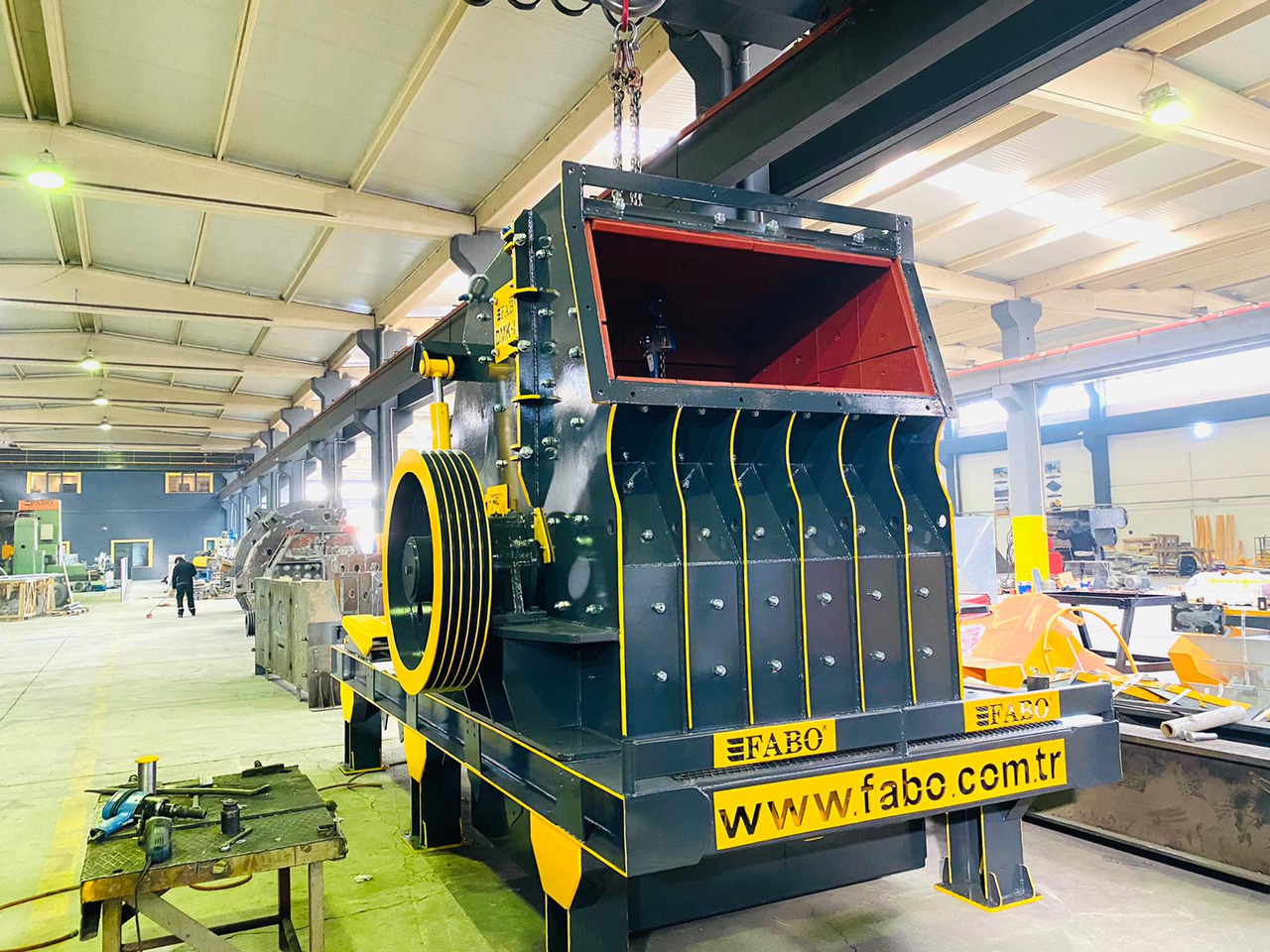 FABO impact crusher - Röpítő törő: 4 kép. FABO impact crusher - Röpítő törő: 4 kép.