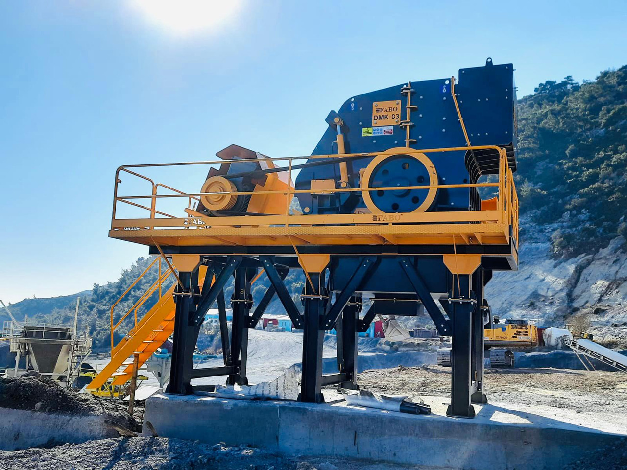 FABO impact crusher - Röpítő törő: 1 kép. FABO impact crusher - Röpítő törő: 1 kép.