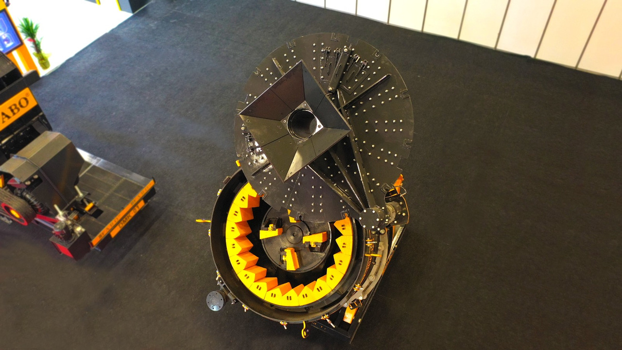 FABO impact crusher - Röpítő törő: 4 kép. FABO impact crusher - Röpítő törő: 4 kép.