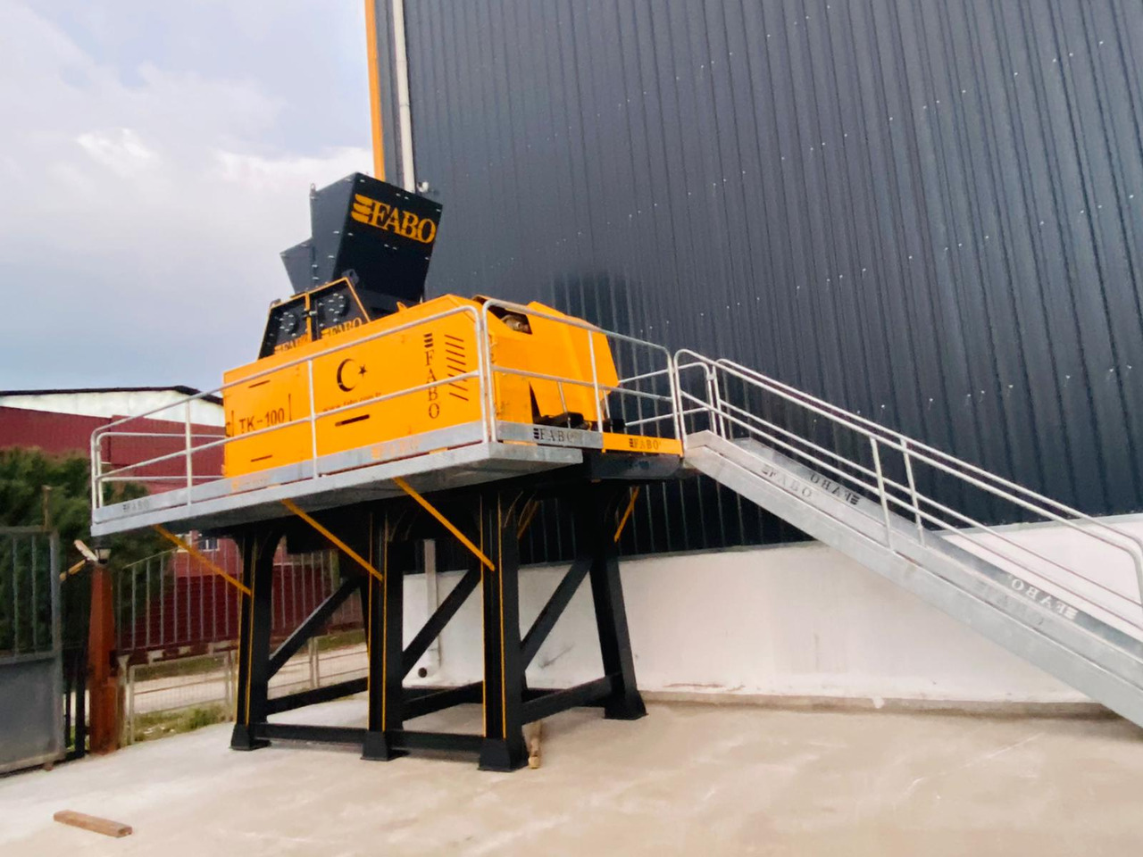 FABO impact crusher - Röpítő törő: 1 kép. FABO impact crusher - Röpítő törő: 1 kép.