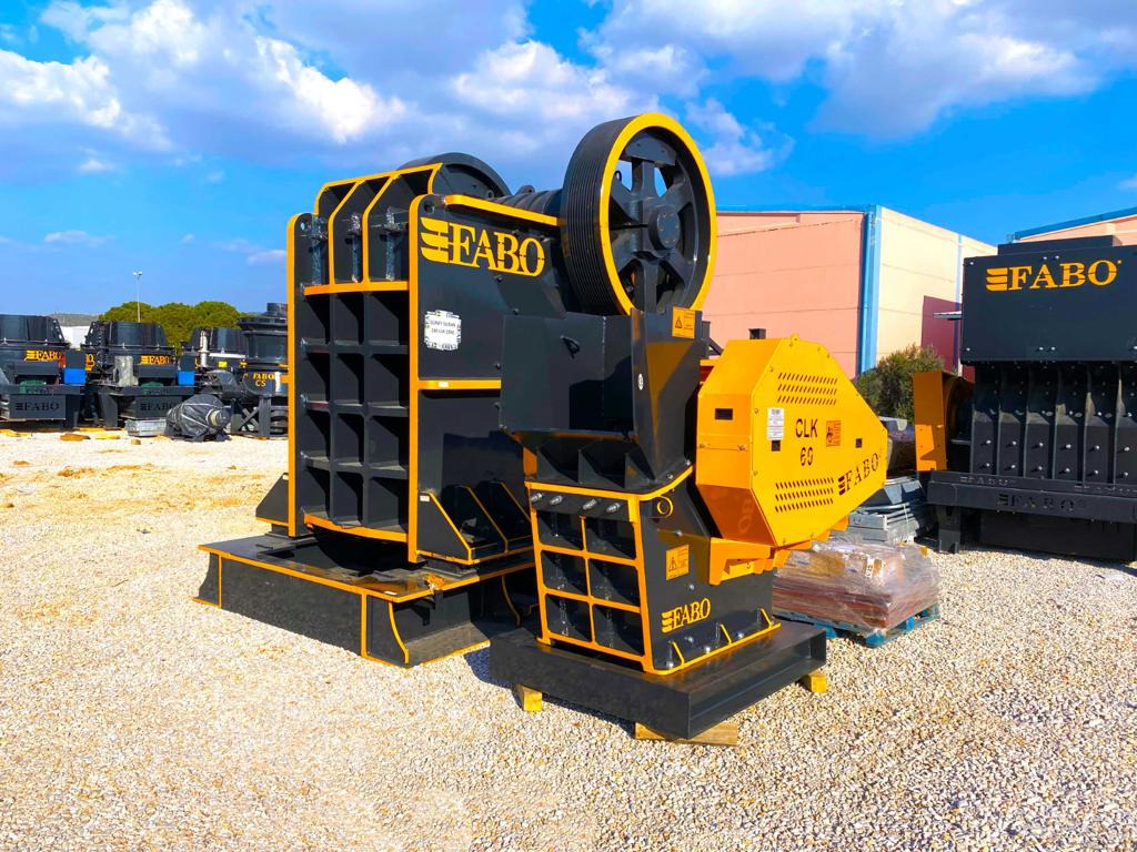 FABO jaw crusher - Pofás törő: 2 kép. FABO jaw crusher - Pofás törő: 2 kép.