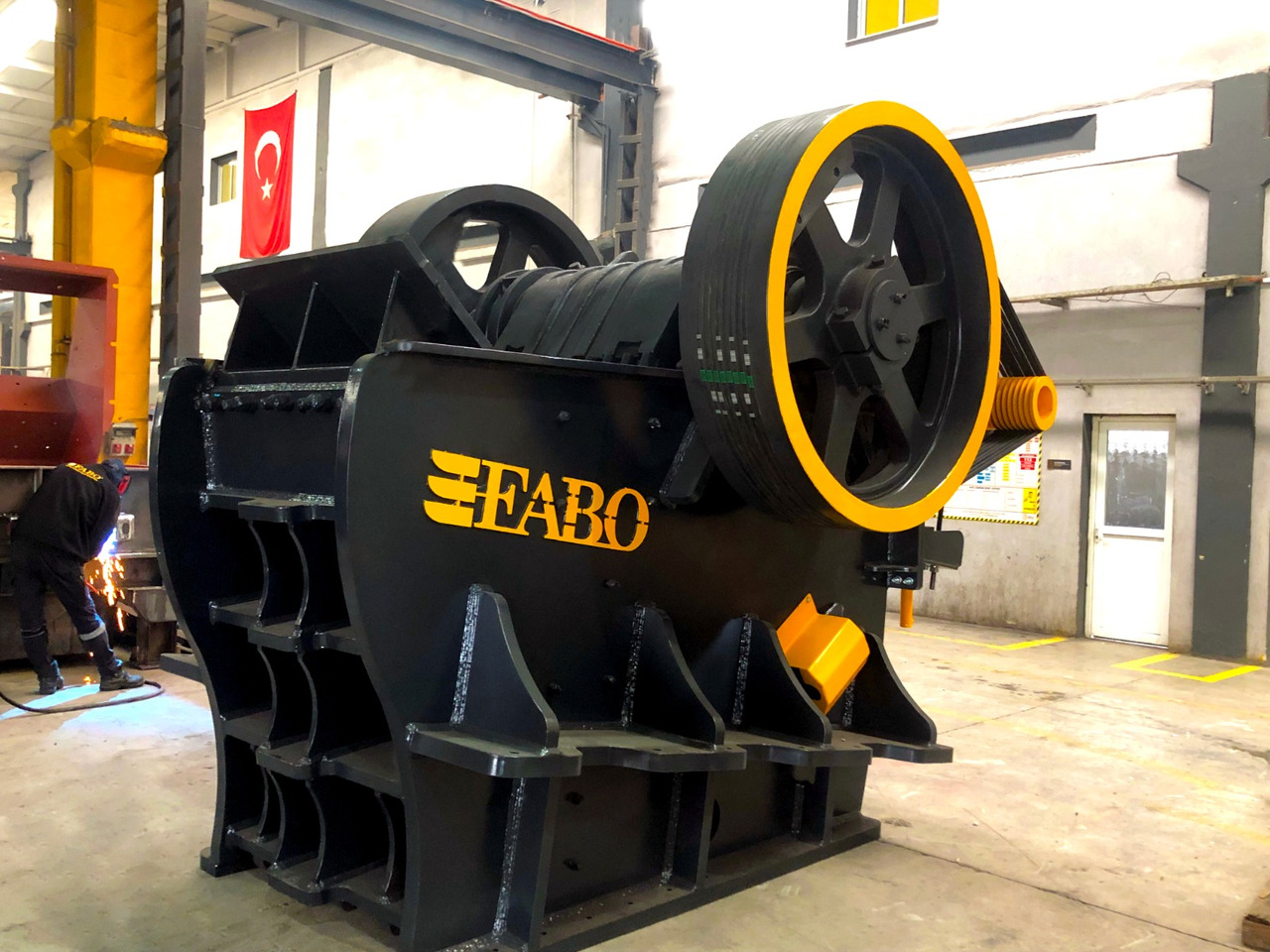 FABO jaw crusher - Pofás törő: 1 kép. FABO jaw crusher - Pofás törő: 1 kép.