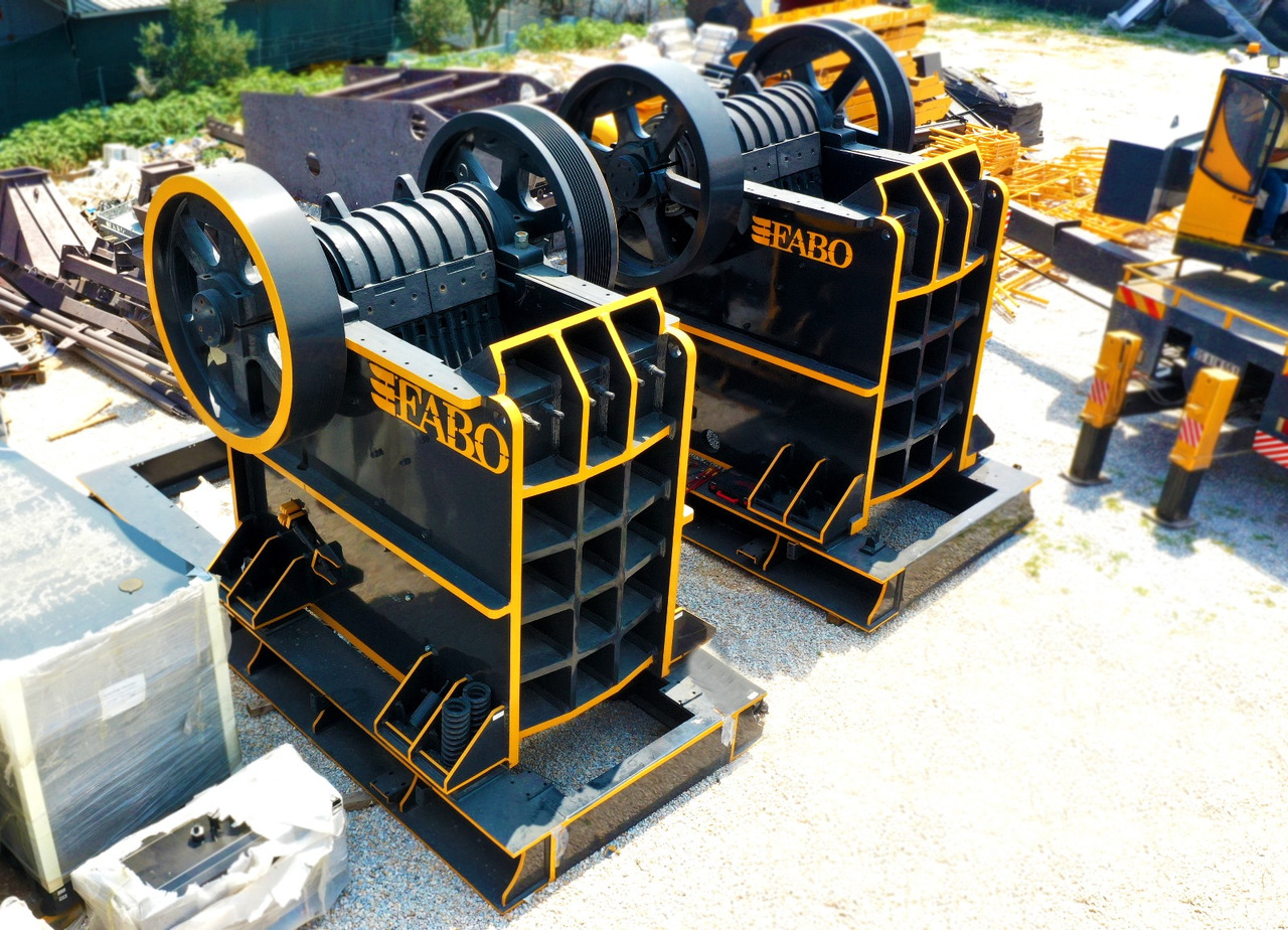 FABO jaw crusher - Pofás törő: 2 kép. FABO jaw crusher - Pofás törő: 2 kép.