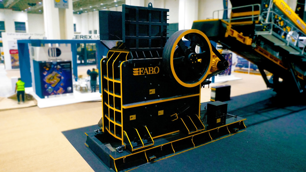 FABO jaw crusher - Pofás törő: 2 kép. FABO jaw crusher - Pofás törő: 2 kép.