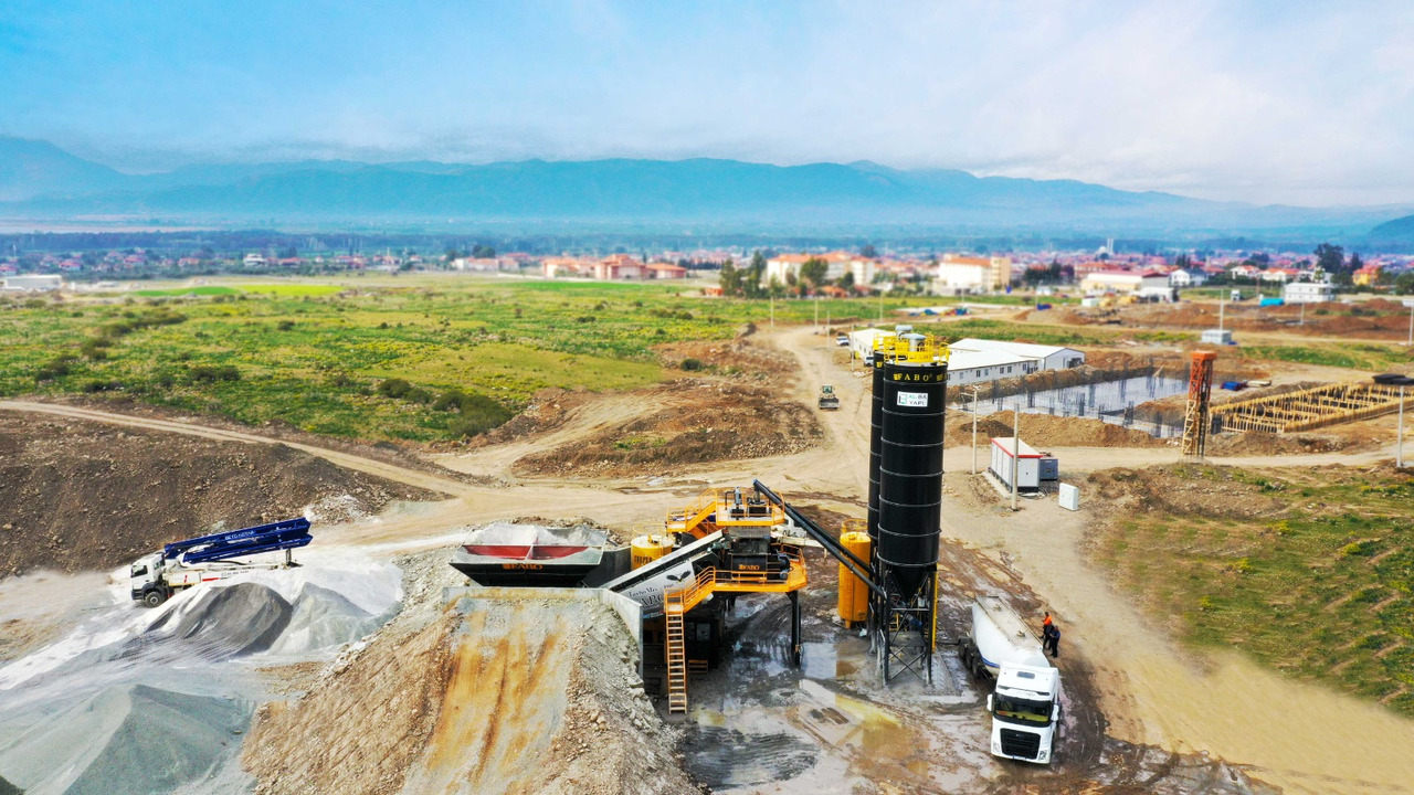 FABO mobile concrete batching plant - Betonüzem: 4 kép. FABO mobile concrete batching plant - Betonüzem: 4 kép.