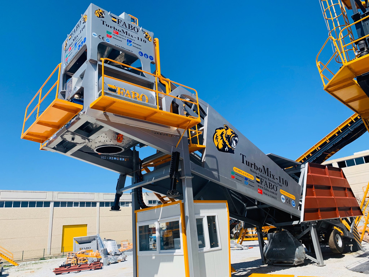 FABO mobile concrete batching plant - Betonüzem: 5 kép. FABO mobile concrete batching plant - Betonüzem: 5 kép.