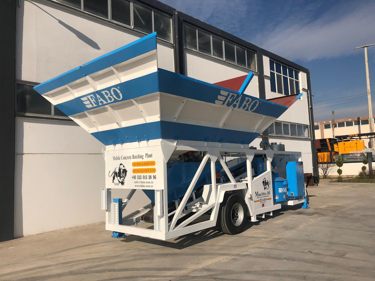 FABO mobile concrete batching plant - Betonüzem: 3 kép. FABO mobile concrete batching plant - Betonüzem: 3 kép.