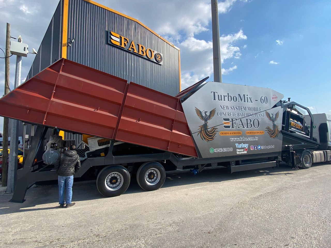 FABO mobile concrete batching plant - Betonüzem: 4 kép. FABO mobile concrete batching plant - Betonüzem: 4 kép.