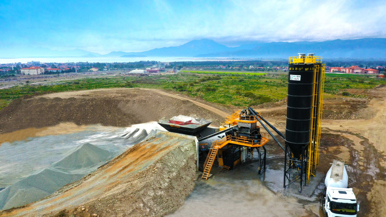 FABO mobile concrete batching plant - Betonüzem: 2 kép. FABO mobile concrete batching plant - Betonüzem: 2 kép.