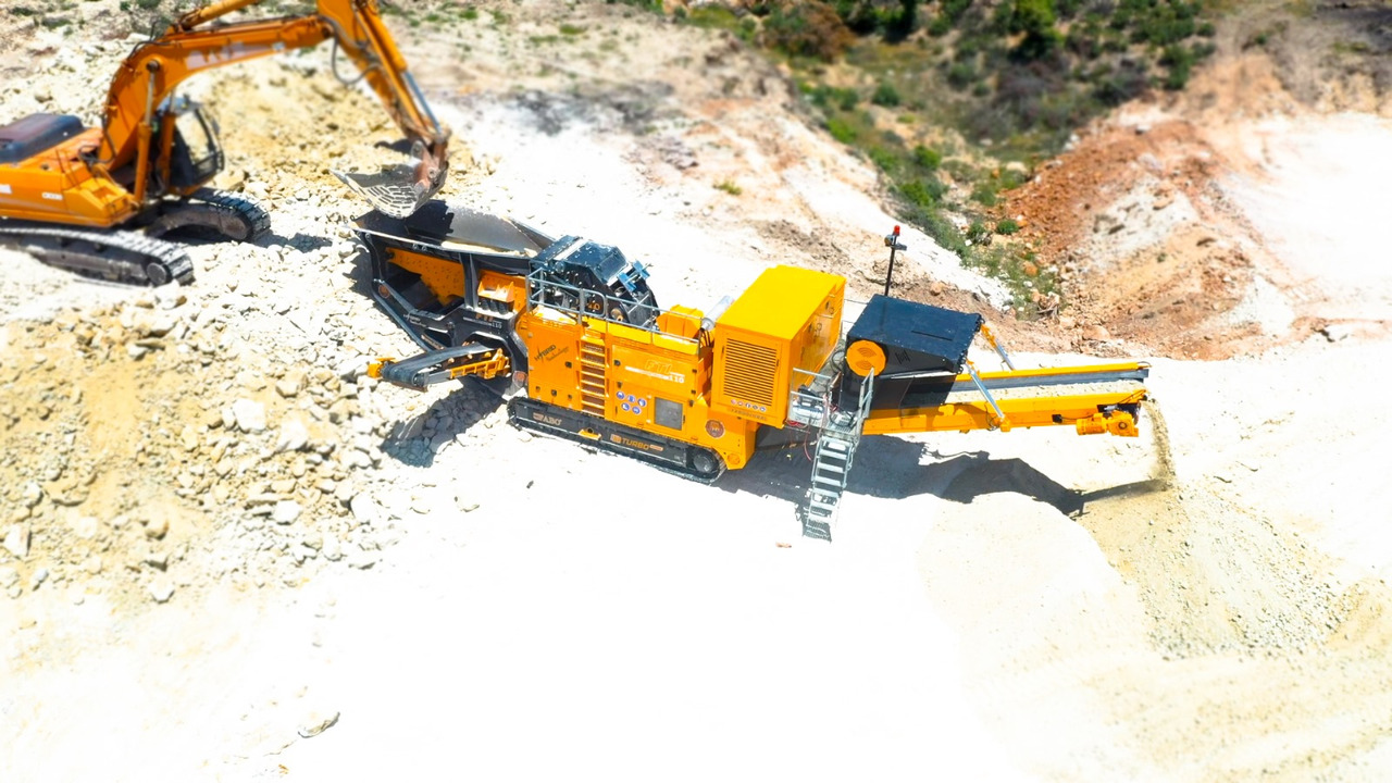 FABO mobile impact crusher - Röpítő törő: 2 kép. FABO mobile impact crusher - Röpítő törő: 2 kép.