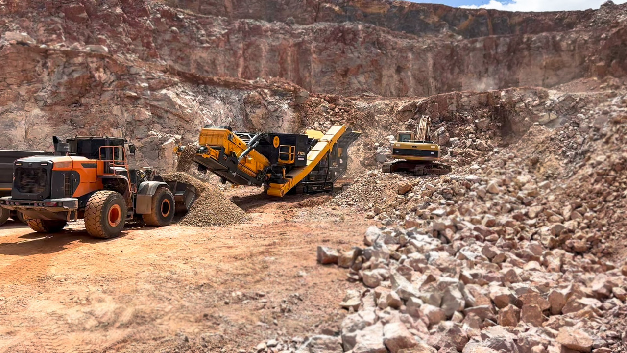 FABO mobile impact crusher - Röpítő törő: 5 kép. FABO mobile impact crusher - Röpítő törő: 5 kép.