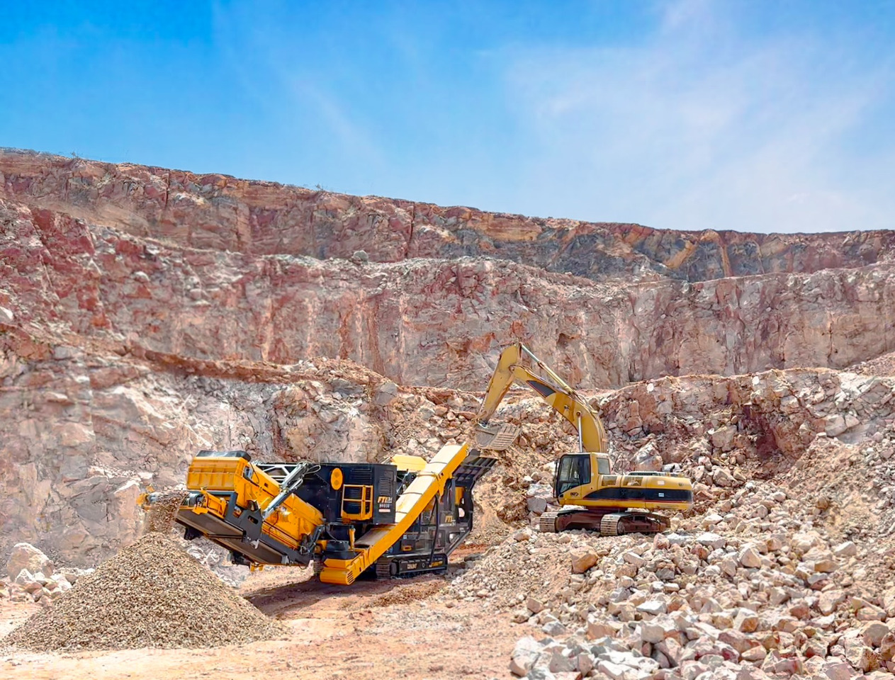 FABO mobile impact crusher - Röpítő törő: 4 kép. FABO mobile impact crusher - Röpítő törő: 4 kép.