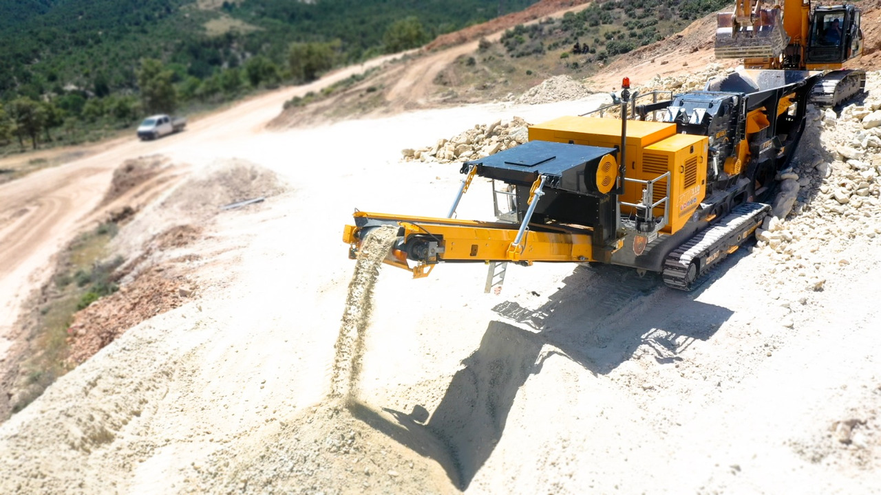 FABO mobile impact crusher - Röpítő törő: 4 kép. FABO mobile impact crusher - Röpítő törő: 4 kép.