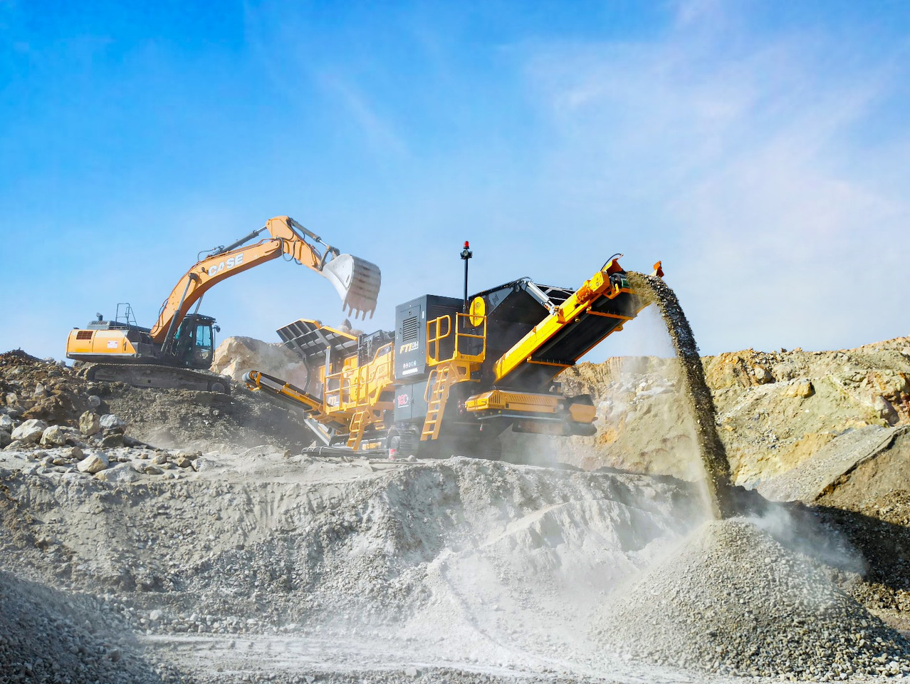 FABO mobile impact crusher - Röpítő törő: 1 kép. FABO mobile impact crusher - Röpítő törő: 1 kép.