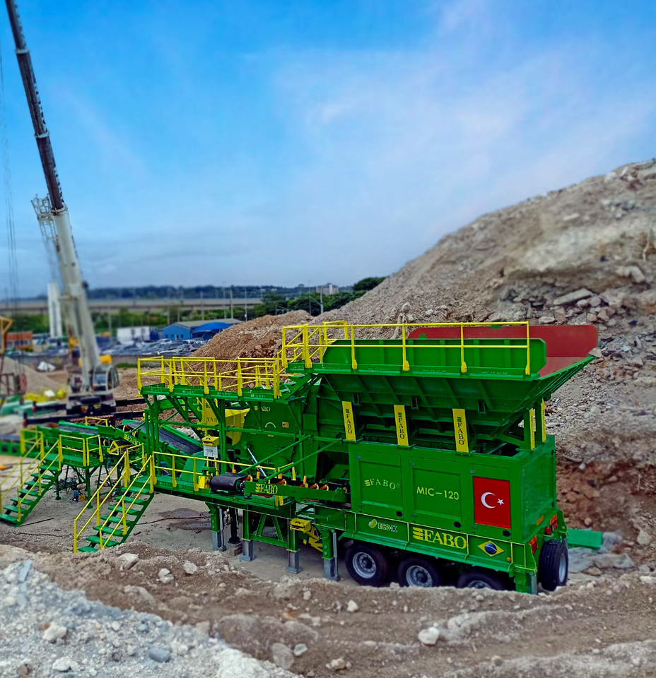 FABO mobile impact crusher - Röpítő törő: 3 kép. FABO mobile impact crusher - Röpítő törő: 3 kép.