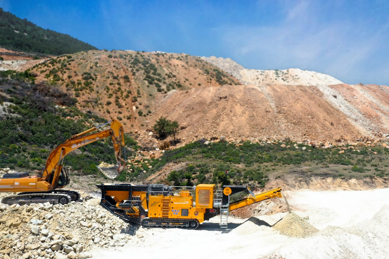 FABO mobile impact crusher - Röpítő törő: 3 kép. FABO mobile impact crusher - Röpítő törő: 3 kép.