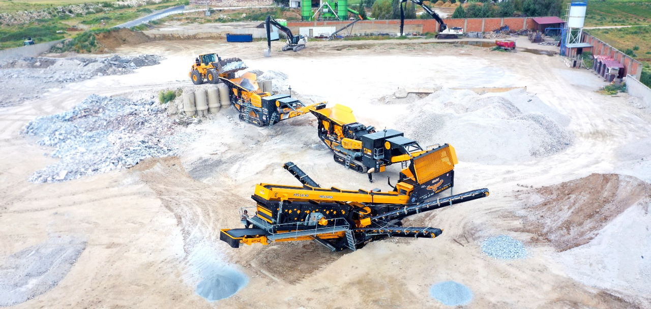 FABO mobile jaw crusher - Pofás törő: 3 kép. FABO mobile jaw crusher - Pofás törő: 3 kép.