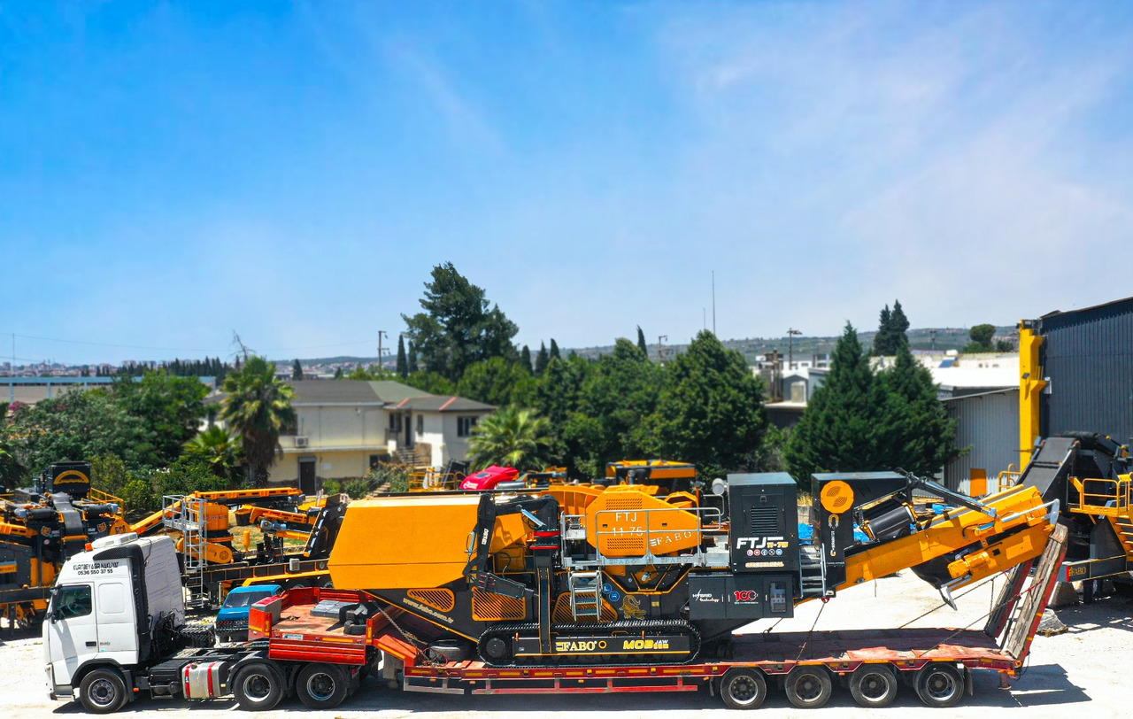FABO mobile jaw crusher - Pofás törő: 3 kép. FABO mobile jaw crusher - Pofás törő: 3 kép.