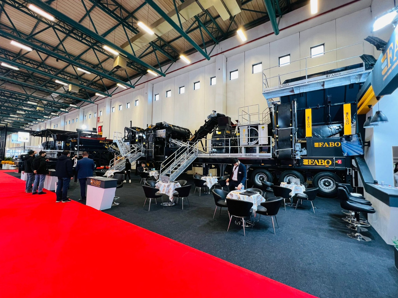 FABO mobile jaw crusher - Pofás törő: 4 kép. FABO mobile jaw crusher - Pofás törő: 4 kép.